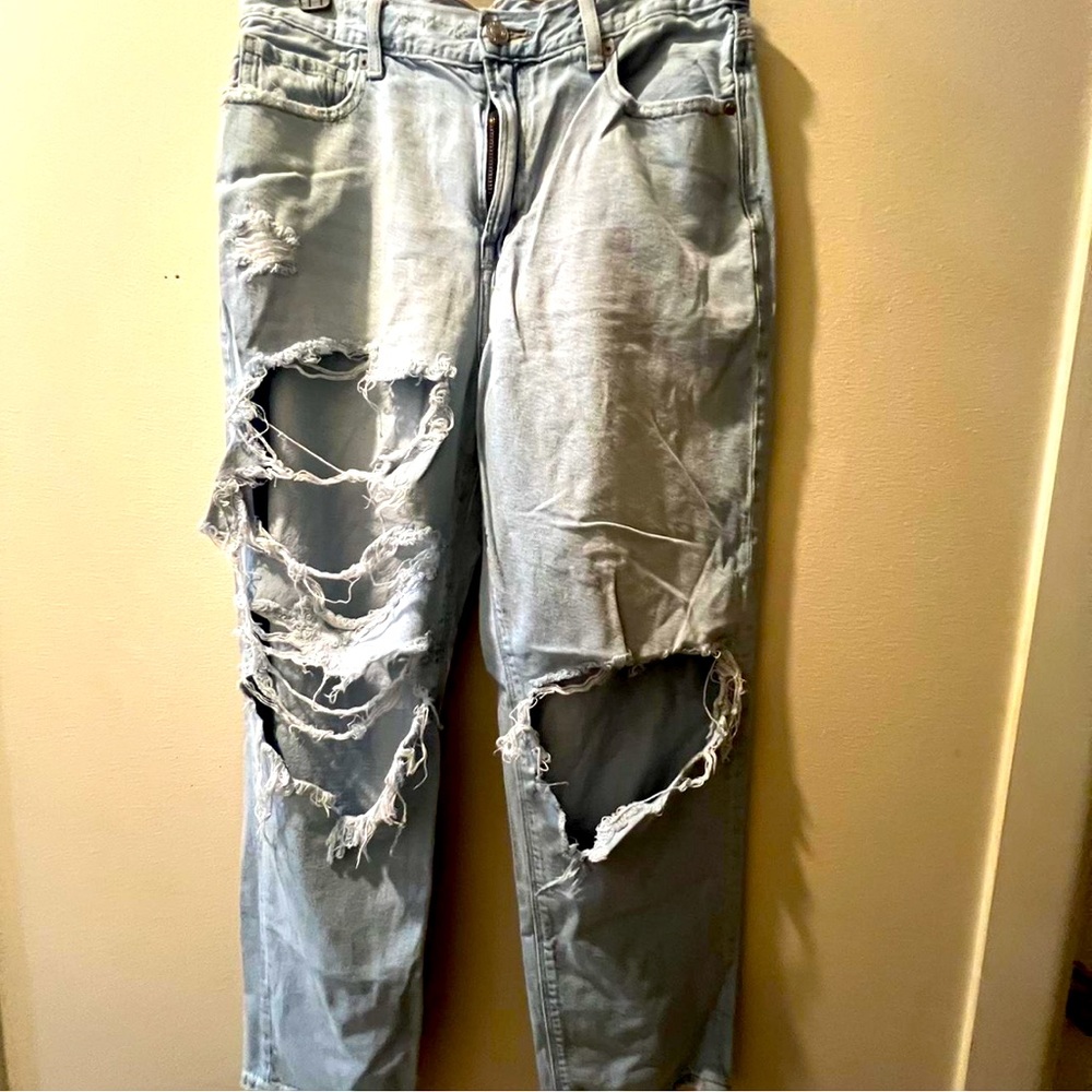 American eagle ripped jeans